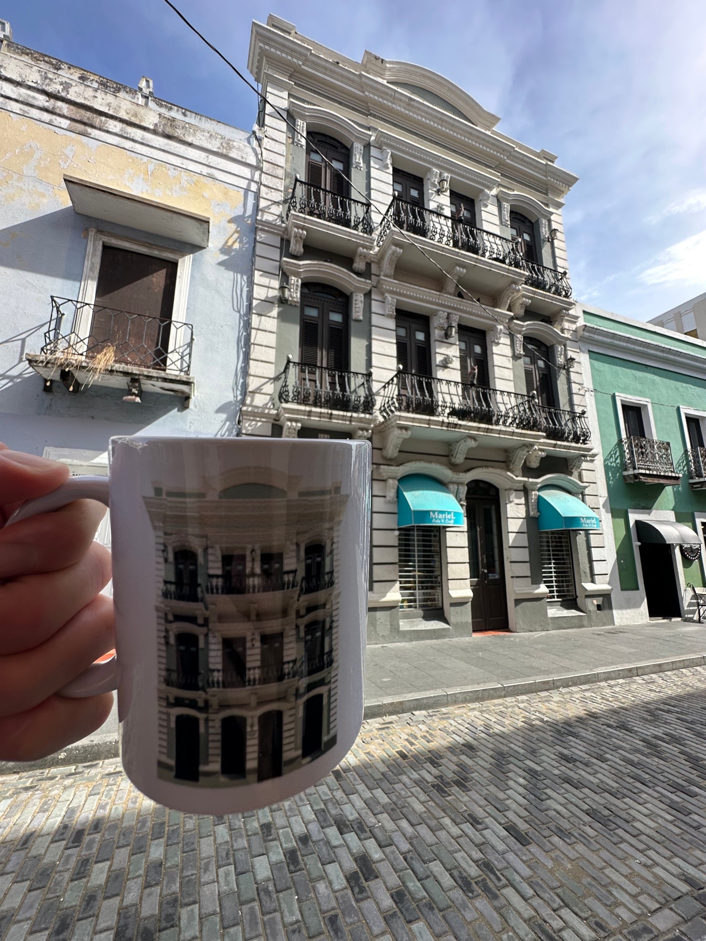 Cup / Fortaleza Street, 109